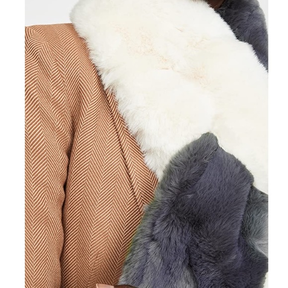 ⭐️New⭐️Apparis Furry Scarf - Picture 12 of 12